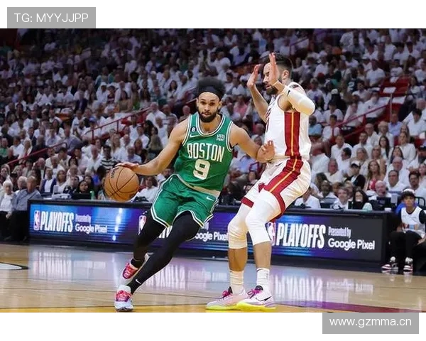 阿什拉夫与特林康本赛季边路表现对比：攻防贡献与状态走势分析