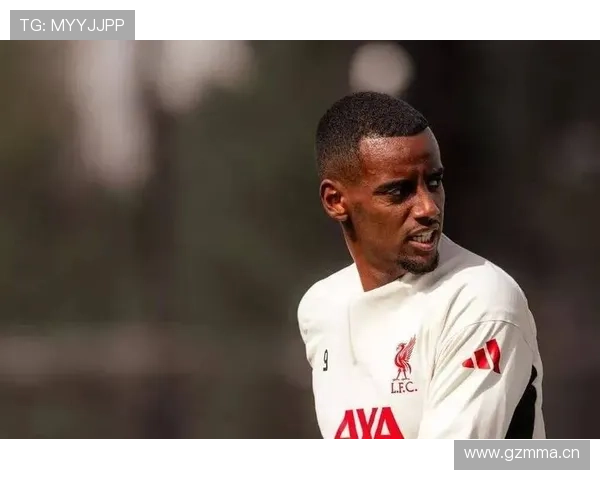 伊萨克为何被称为“最像边锋的中锋”？解析其无球跑位与持球推进优势