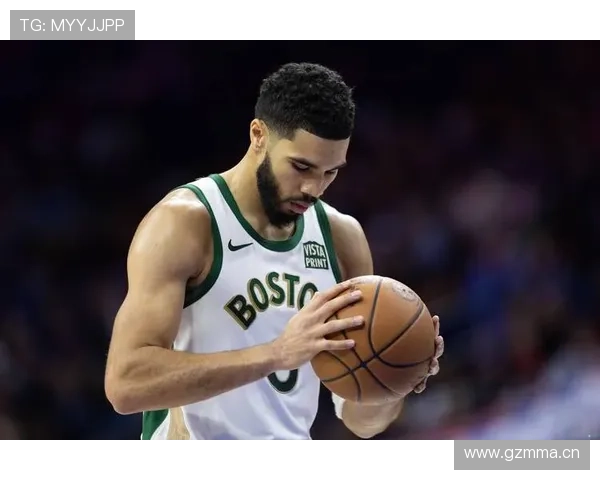 杰森·塔图姆无球跑动提升三分效率，关键时刻远投稳定拉开比分