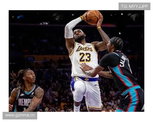 詹姆斯挡拆重心转向组织，相较上季更拉开球队三分