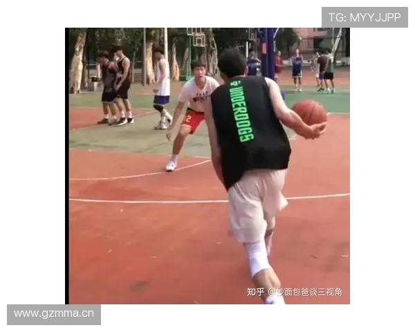 篮球规则科普:翻腕违例的正确判定与避免技巧 篮球规则科普:翻腕违例的正确判定与避免技巧